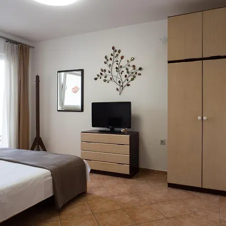 Apartments Summer Bloom Krk Town Exterior foto
