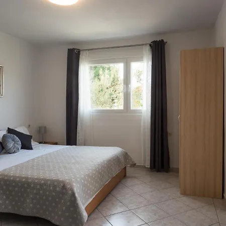 Apartments Summer Bloom Krk Town Exterior foto