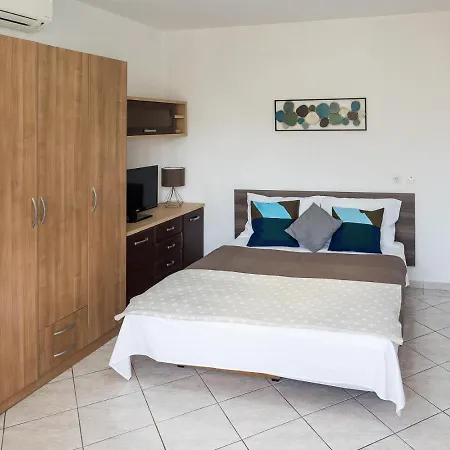 Apartments Summer Bloom Krk Town Exterior foto