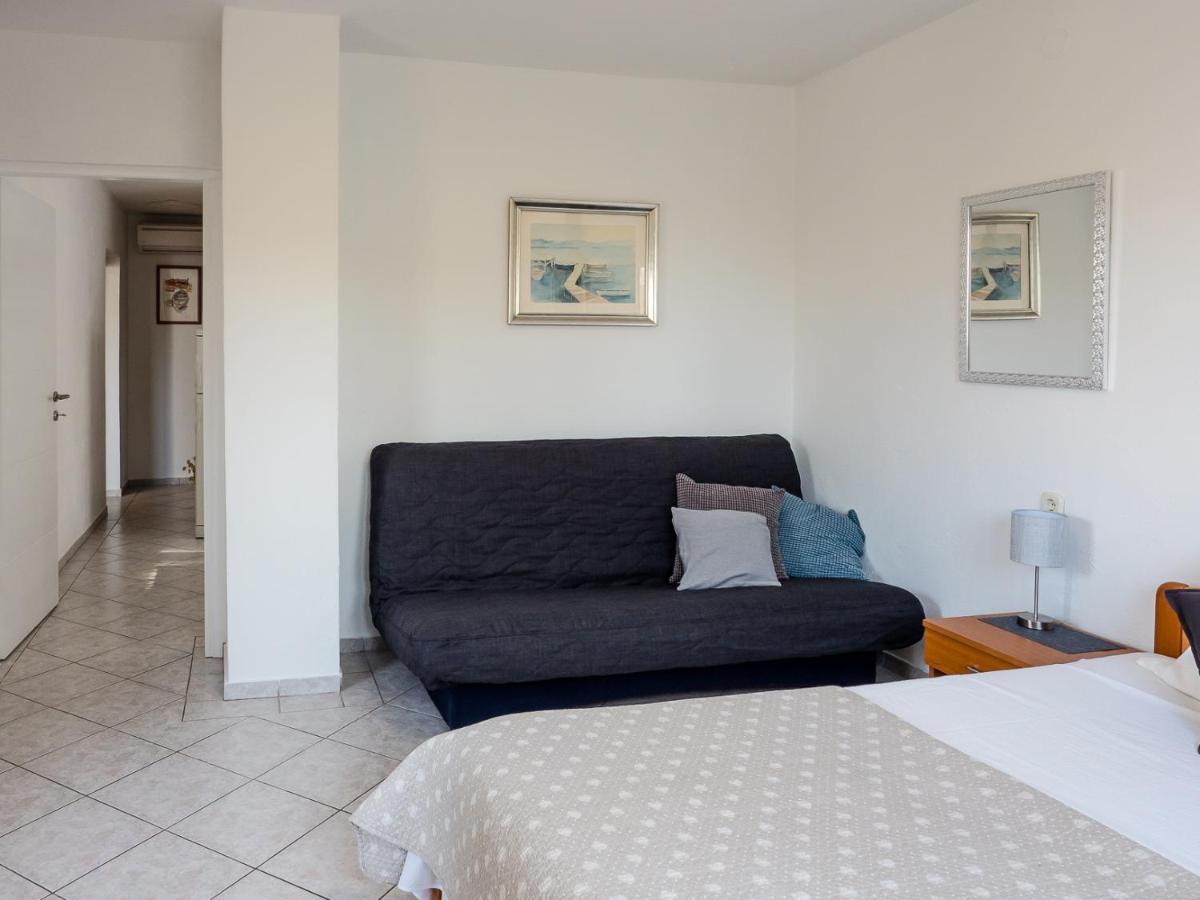 Apartment Summer Bloom Krk Town