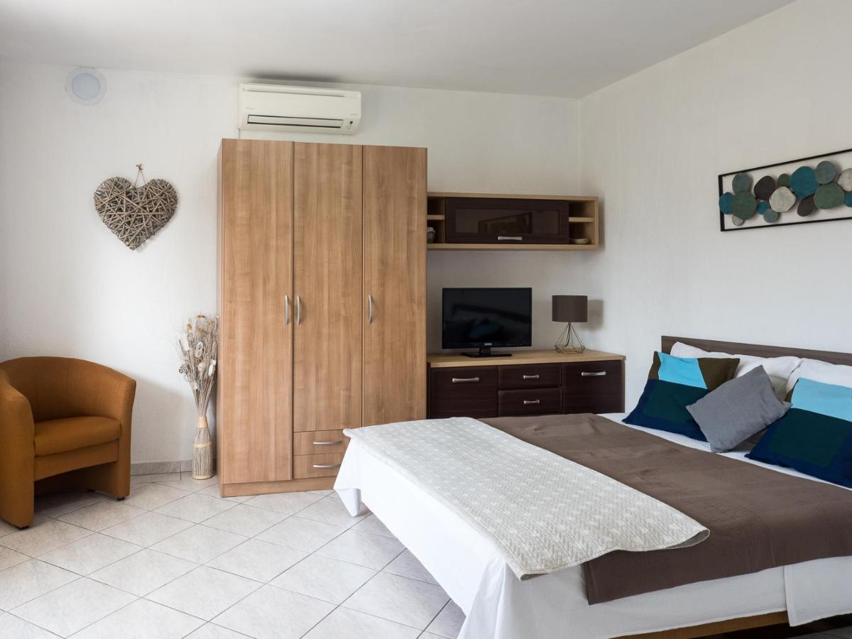 Summer Bloom Apartment